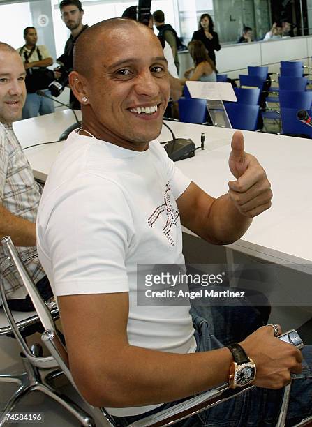 Roberto Carlos smiles for the press during his last press conference for Real Madrid at Real's Valdebebas sports facility on June 13, 2007 in Madrid,...
