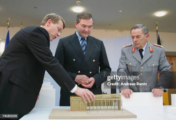 Defense Minister Franz Josef Jung and Wolfgang Schneiderhan , general inspector of the German army, look on as architect Andreas Meck explains the...