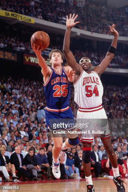 Mark Price of the Cleveland Cavaliers shoots a layup against Horace Grant of the Chicago Bulls during a 1991 NBA game at the United Center in Chicago...