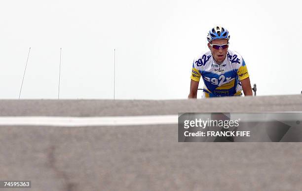 Beaumont-du-Ventoux, FRANCE: French Christophe Moreau is pictured as he crosses the finish line of the fourth stage of the Dauphine Libere criterium...