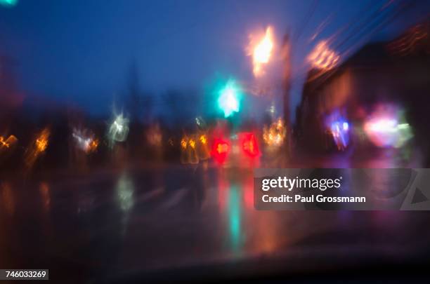 street traffic at rainy night - zebrastreifen stock-fotos und bilder