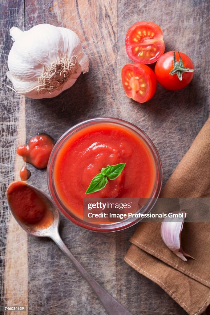 Tomato sauce and ingredients