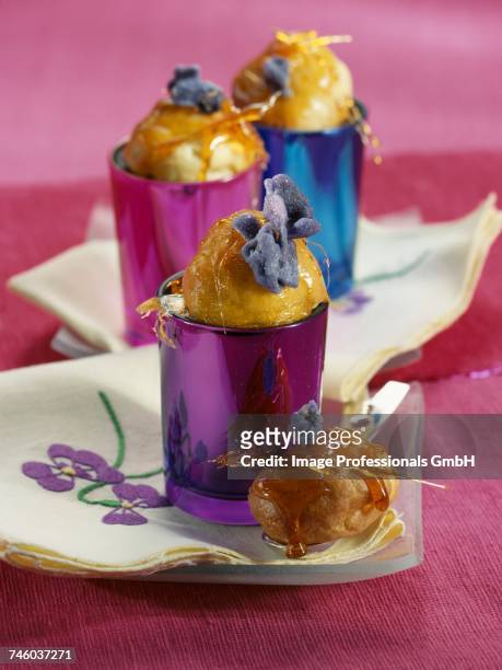 tasty violet cream puffs - chouquette stock-fotos und bilder