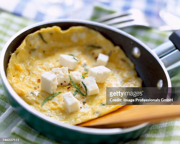 omelette with feta - fetta - fotografias e filmes do acervo