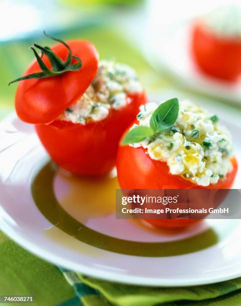 tomatoes stuffed with feta and basil - fetta - fotografias e filmes do acervo