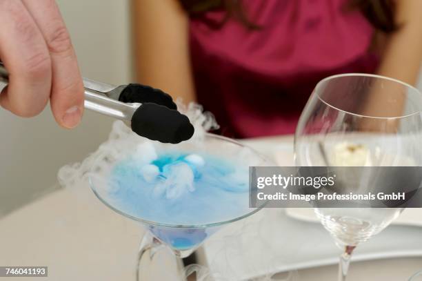 preparing and serving a cocktail with dry ice - dry ice food stock pictures, royalty-free photos & images