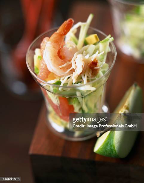 acidulated prawn and apple salad - gambas ストックフォトと画像