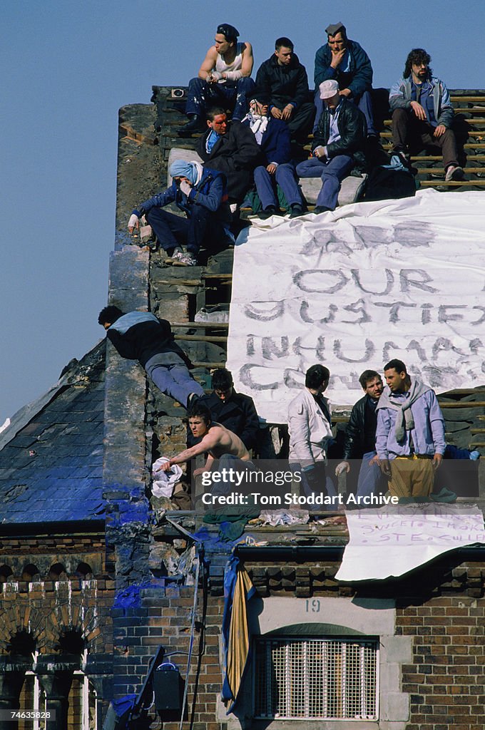 Hmp Strangeways Riot Inmates on the roof of Strangeways Prison in Manchester protesting ...