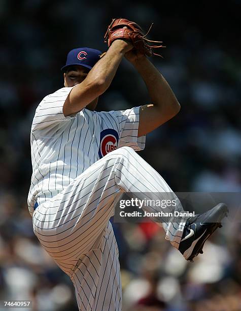 Starting pitcher Ted Lilly of the Chicago Cubs prepares to deliver the ball against the San Diego Padres on June 15, 2007 at Wrigley Field in...