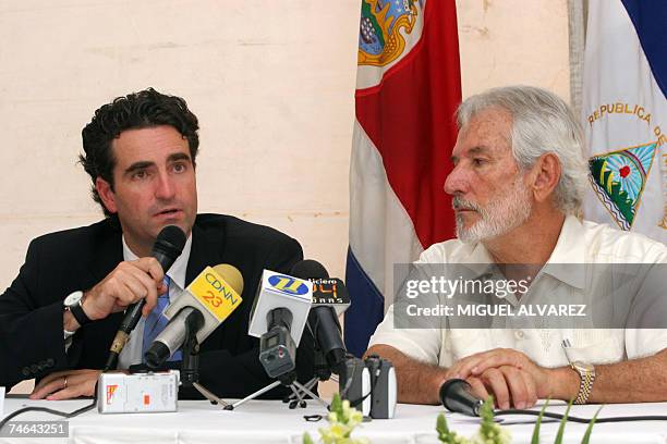El canciller de Costa Rica, Bruno Stagno y contraparte nicaraguense Samuel Santos, ofrecen una conferencia de prensa conjunta tras mantener una...