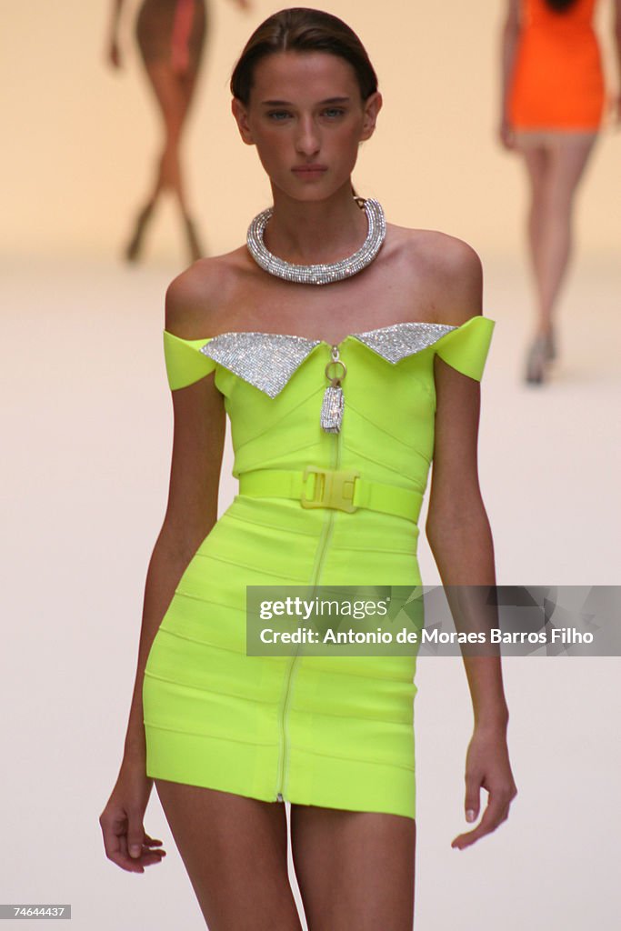 London Fashion Week - SpringSummer 2007 - Chrsitopher Kane - Runway