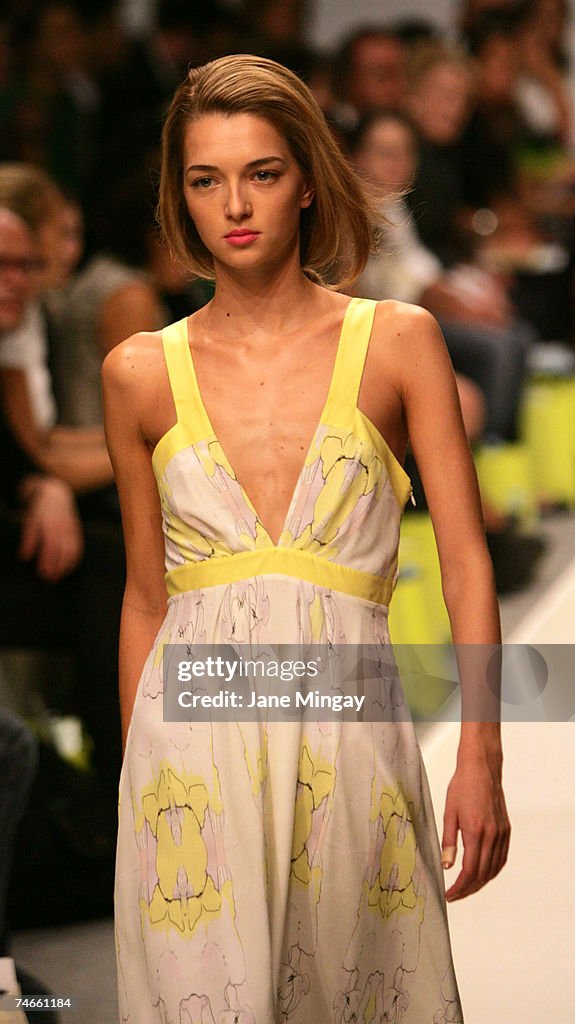 London Fashion Week Spring/Summer 2007 - Gharani Strok - Runway