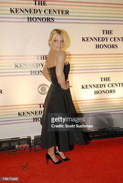 Jessica Simpson, in a dress by Peter Soranen, arrives at the 2006 Kennedy Center Honors Sunday night in Washington DC. The 29th Annual Kennedy...