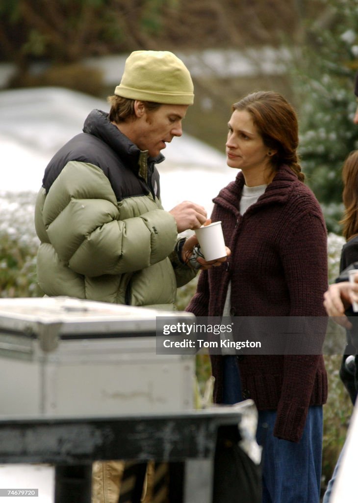 On the set of "Mona Lisa Smile" - November 21, 2002