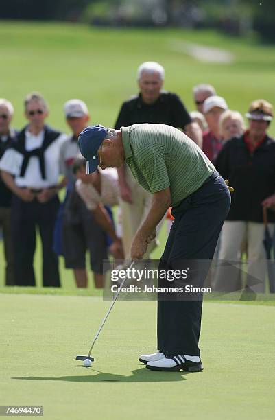 Former football legend Franz Beckenbauer holes a putt during the opening of Hartl Golf Resort on June 18 in Penning, Germany.