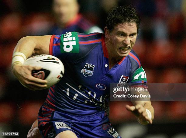 Kurt Gidley of the Knights runs the ball during the round 14 NRL match between the Newcastle Knights and the Canberra Raiders at EnergyAustralia...