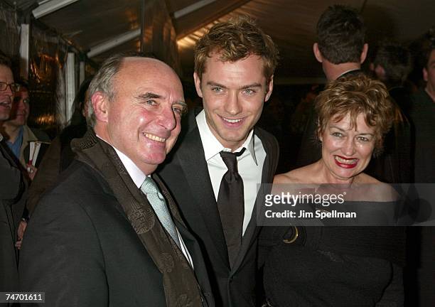 Jude Law with his father Peter and mother Maggie at the Ziegfeld Theater in New York City, New York