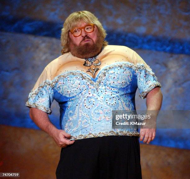 Bruce Vilanch impersonates Linda Tripp; "On Stage at the Kennedy Center: The Mark Twain Prize" will air November 21, at 9 p.m. On PBS. During On...