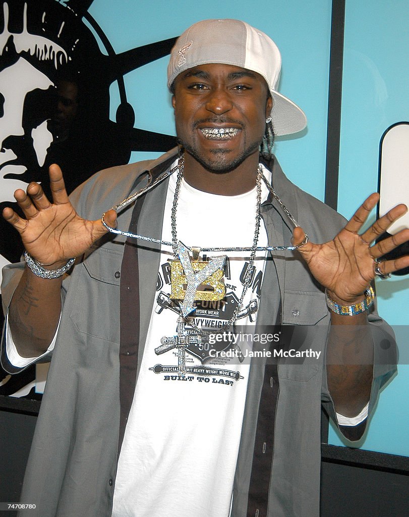Young Buck of G-Unit Visits MTV's "TRL" - August 23, 2004