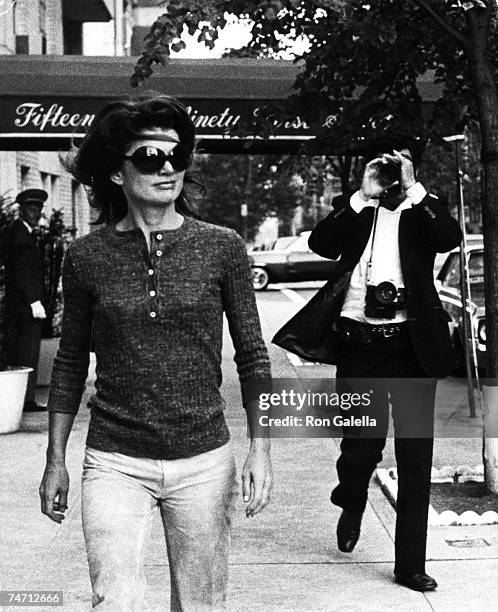 Jackie Onassis and photographer Ron Galella on October 7, 1971 in New York City.