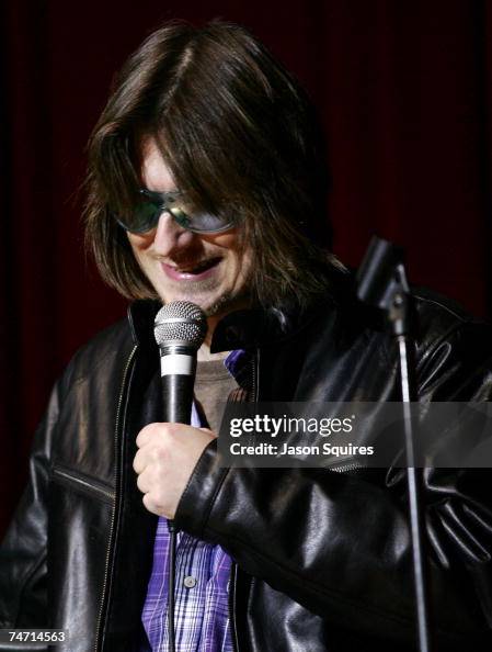 Mitch Hedberg performs in Kansas City - February 5, 2005 Mitch Hedberg performs in Kansas City - February 5, 2005