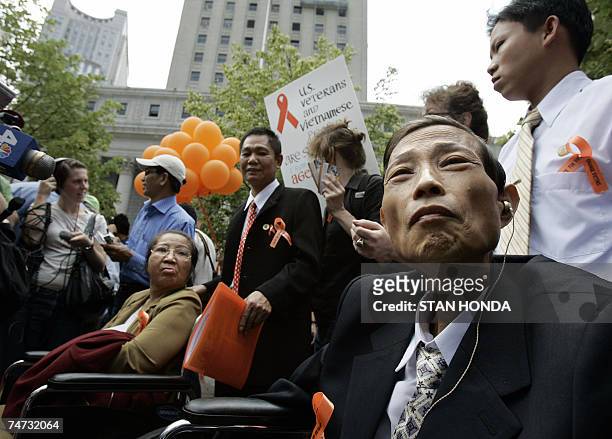 New York, UNITED STATES: TO GO WITH AFP STORY BY CATHERINE HOURS "US-VIETNAM-WAR-HEALTH-WEAPONS" Nguyen Van Quy and Nguyen Thi Hong , Vietnamese...