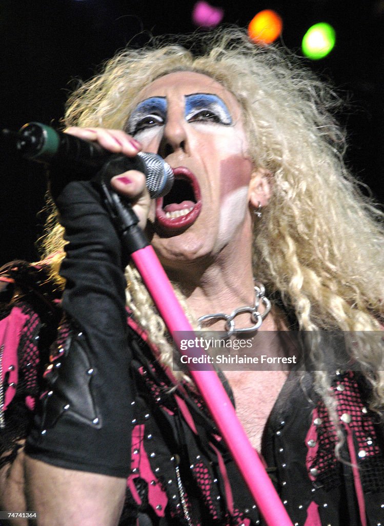 Alice Cooper and Twisted Sister in Concert at the Evening News Arena in Manchester - November 10, 2005