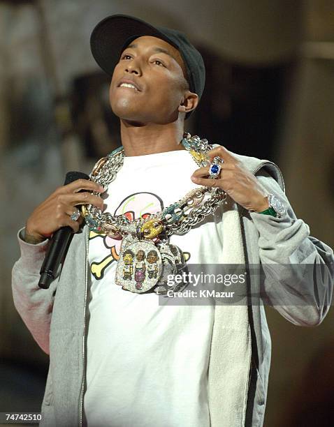 Pharrell and Gwen Stefani performs "Can I Have It Like That" at the Shrine Auditorium in Los Angeles, California