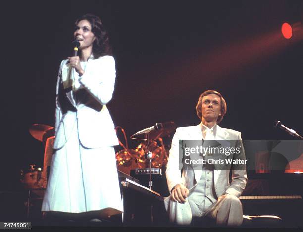 Carpenters 1976 Karen Carpenter and Richard Carpenter during The Carpenters File Photos in London, United Kingdom.