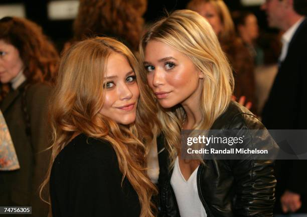 How Rude Olsen 10,628 Mary Kate And Ashley Olsen Stock Photos, High-Res Pictures, and ...