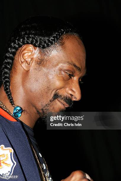 Snoop Dogg, winner of Best Hip-Hop Video "Drop it Like it's Hot" at the Superdome in Sydney, Australia.