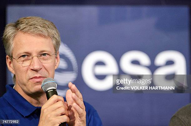 German astronaut Thomas Reiter gives a press conference along with astranauts Russian Mikhail Tyurin, Jeffrey Williams of the US and Pavel Vinogradov...