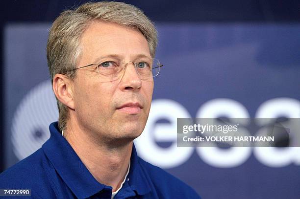 German astronaut Thomas Reiter gives a press conference along with astranauts Russian Mikhail Tyurin, Jeffrey Williams of the US and Pavel Vinogradov...