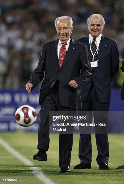 Shimon Peres, Presidente of Israel, kicks off the friendly match between Real Madrid and Palestinian & Israeli XI at the Ramat Gan stadium on June...