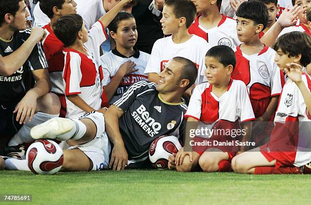 Fabio Cannavaro of Real Madrid relaxes with young Israeli and Palestinian players before a friendly match between Real Madrid and a Palestinian &...