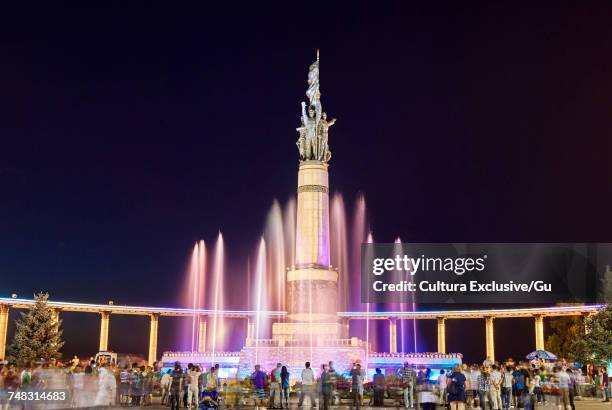 crowds at harbin embankment fountain at night, harbin, heilongjiang, china - cultura china stock-fotos und bilder