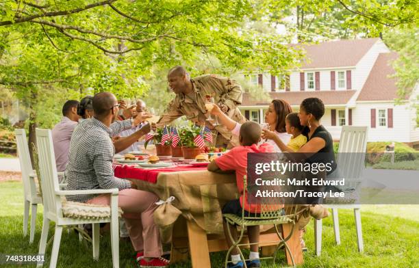 multi-generation family toasting with lemonade at picnic - 4th of july with wine photos et images de collection