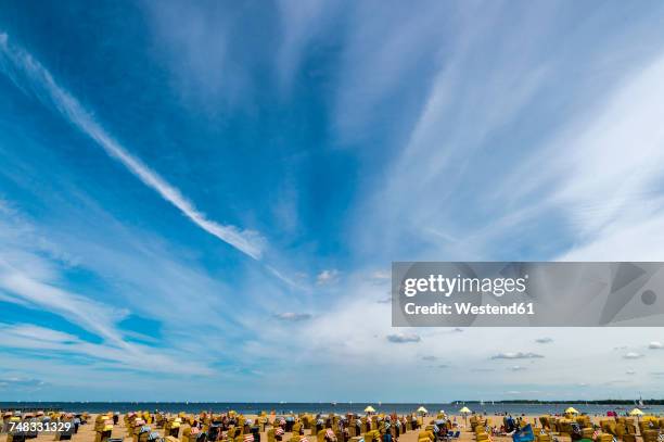 germany, travemuende, crowded beach under cloudy sky - travemünde stockfoto's en -beelden