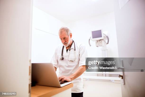 Vets Using A Computer Senior Vet Using Laptop In Clinic High-Res Stock Photo - Getty Images