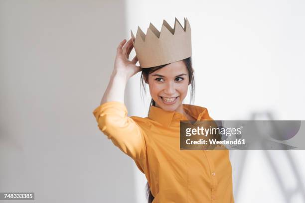 happy young woman with crown on her head - krone kopfbedeckung stock-fotos und bilder