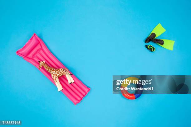 holiday utensils floating on water - pool-raft-top-view stock pictures, royalty-free photos & images