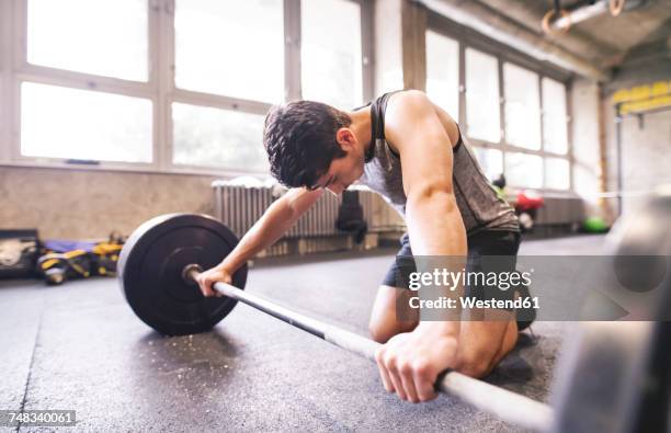 young athlete exercising with barbell in gym - teen boy looking down fotografías e imágenes de stock