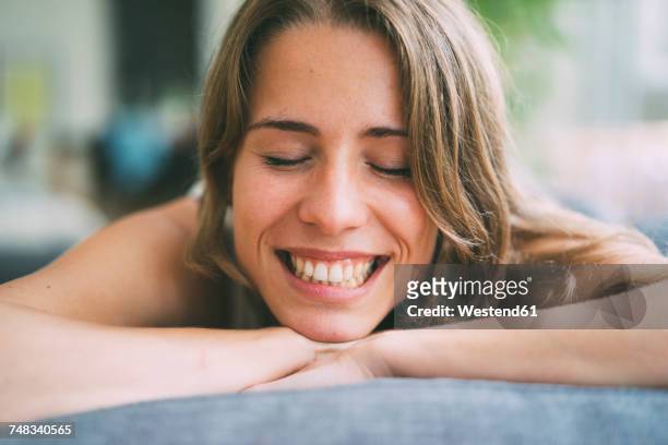 portrait of happy young woman - happy face close up stockfoto's en -beelden