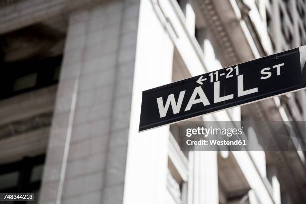 usa, new york, manhattan, wall street sign - street name sign fotografías e imágenes de stock