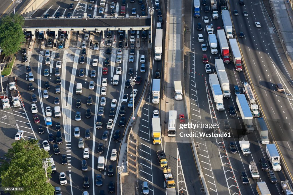 USA, New Jersey, rush hour traffic at Fort Lee in the morning, aerial view