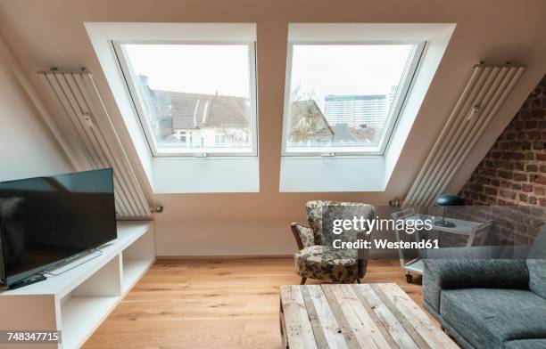 modern living room under the roof - dachgeschoß stock-fotos und bilder