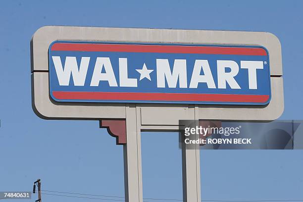 Duarte, UNITED STATES: A Wal-Mart store in Durate, California, 20 June 2007. Wal-Mart Stores Inc. Said 20 June that it will start selling prepaid...