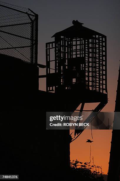 San Francisco, UNITED STATES: An empty guard house near the prison recreation yard as the sun sets on Alcatraz Island, 14 June 2007 in San Francisco...