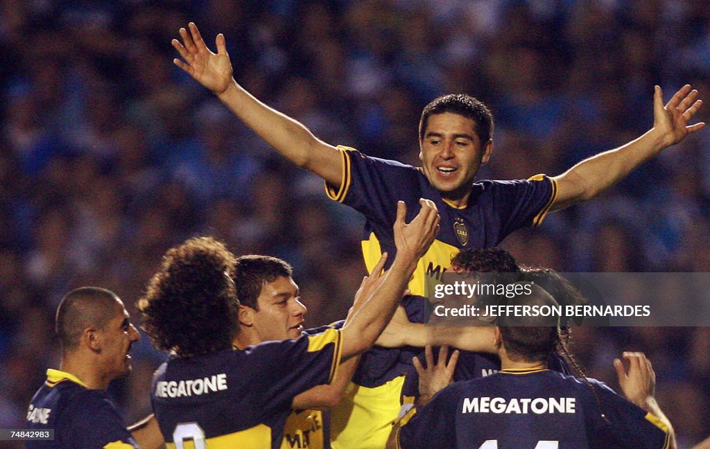 Juan Roman Riquelme (C) of Argentina's B...