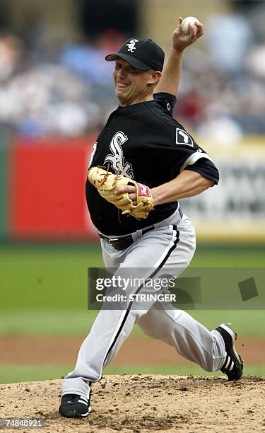 Chcago White Sox Cliff Politte delivers against Pittsburgh Pirates at PNC Park in Pittsburgh, Pennsylvania on June 29, 2006.